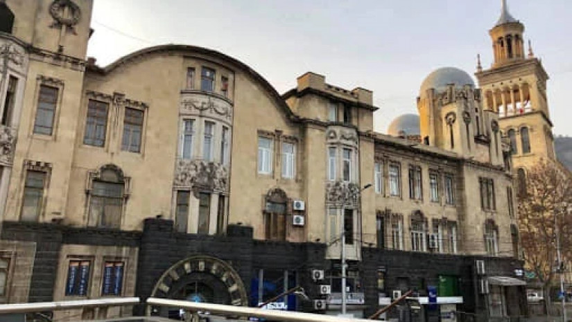 სახლი თბილისში, რომელიც ღვინით არის აშენებული სახლი თბილისში, რომელიც ღვინით არის აშენებული