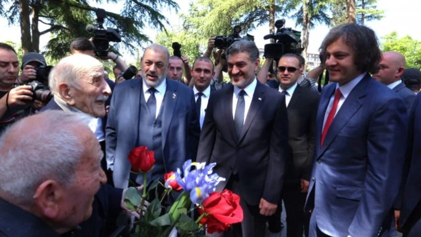 საქართველოს პრეზიდენტმა ვეტერანებს ფაშიზმზე გამარჯვების დღე მიულოცა საქართველოს პრეზიდენტმა ვეტერანებს ფაშიზმზე გამარჯვების დღე მიულოცა