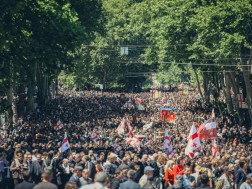დღეს საქართველოში ოჯახის სიწმინდისა და მშობლების პატივისცემის დღე აღინიშნება