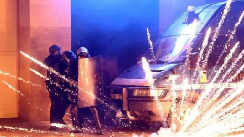 300-მდე ადამიანი დააკავეს 300-მდე ადამიანი დააკავეს