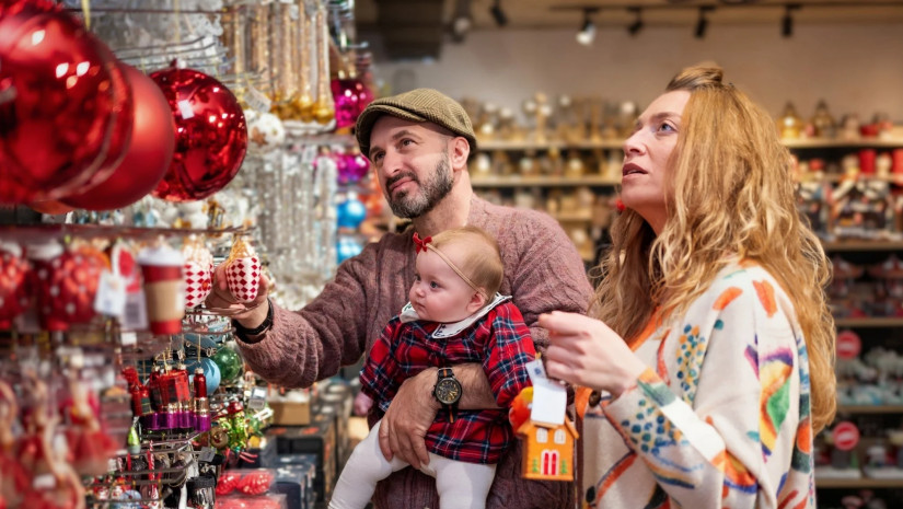 დღეს კეკემ პირველი ნაძვის ხე ააწყო