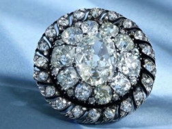 ნაპოლეონის გულსაბნევი აუქციონზე $4,4 მილიონად გაიყიდა