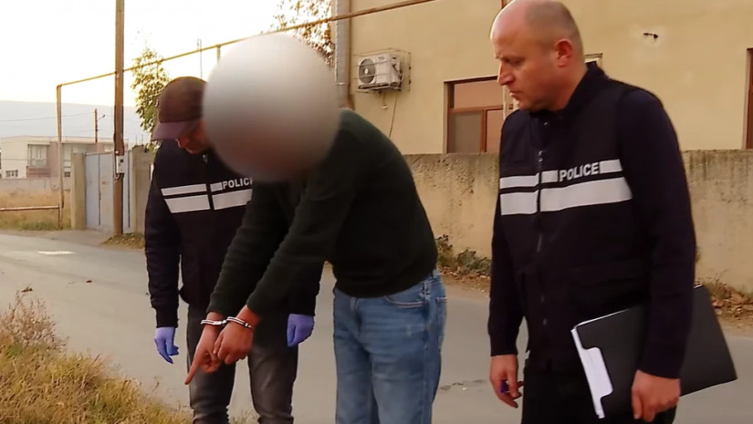 დაკავება     