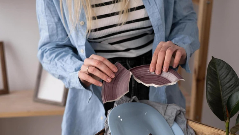 ჭურჭელის გატეხვა