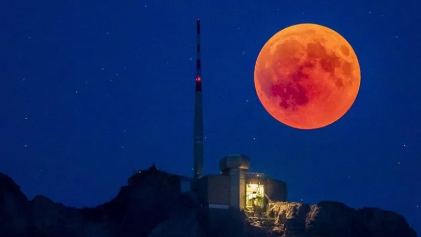 სისხლიანი მთვარე