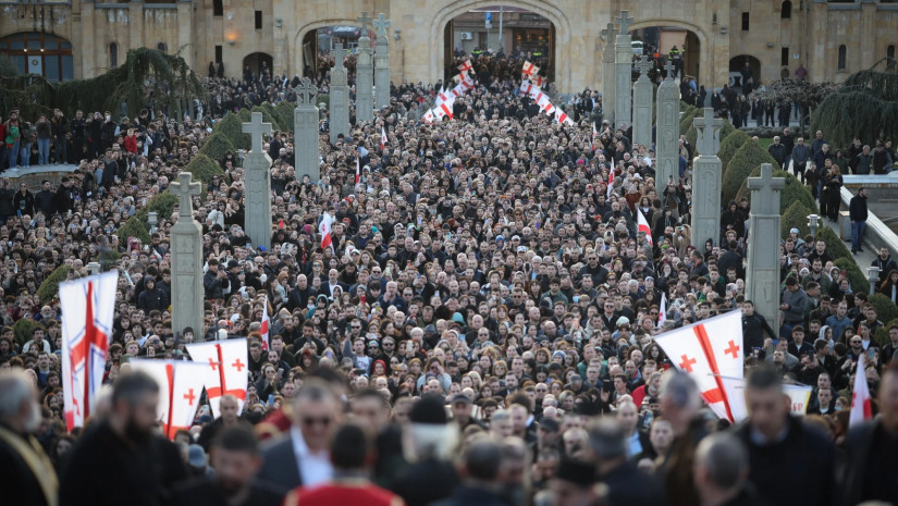 ხალხი სამებაში