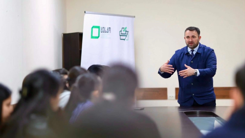ცესკოს თავმჯდომარე ახალციხეში ეთნიკური უმცირესობების წარმომადგენელ ახალგაზრდებს შეხვდა